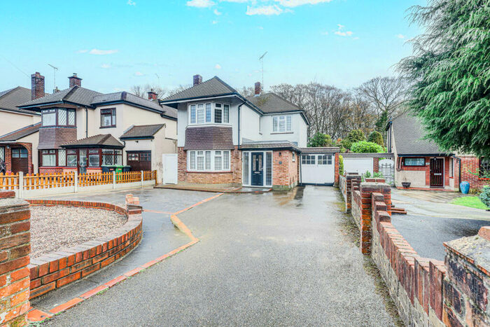 3 Bedroom Detached House To Rent In Cosgrove Avenue, Leigh-on-Sea, SS9