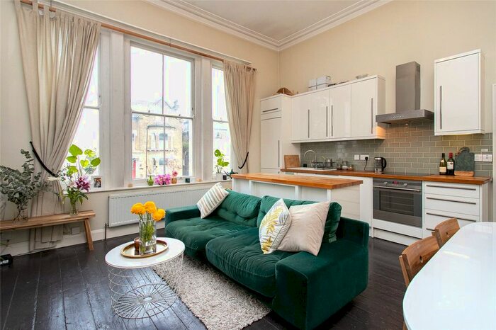 2 Bedroom Flat To Rent In Belvedere Road, Crystal Palace, London, SE19