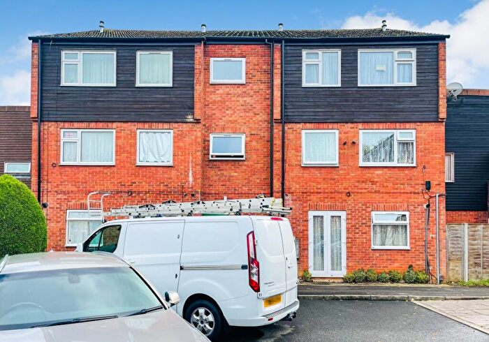 1 Bedroom Flat For Sale In Rochfords Gardens, Slough, Berkshire, SL2
