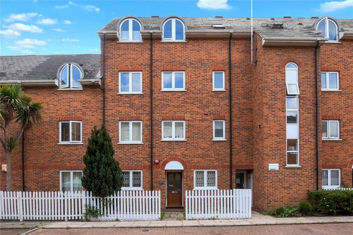 1 Bedroom Flat To Rent In Royal Victor Place, Old Ford Road, London, E3