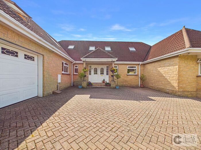 8 Bedroom Detached Bungalow For Sale In Clampitt Close, Ipplepen, TQ12