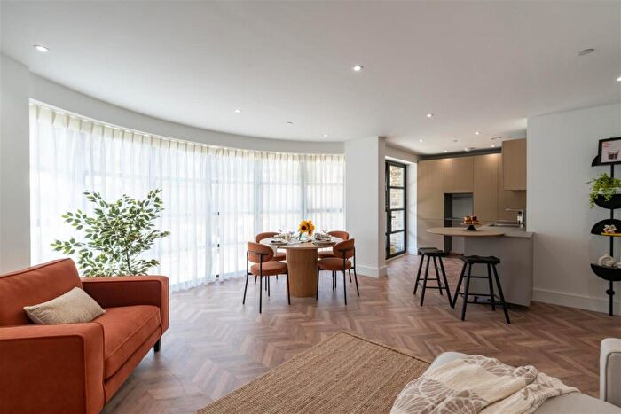 3 Bedroom Penthouse For Sale In Studland Road, Alum Chine, BH4