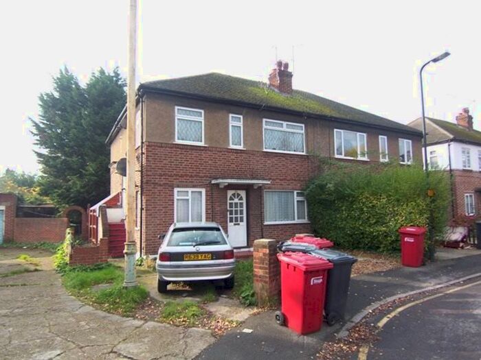 2 Bedroom Maisonette To Rent In Clifton Road, Slough SL1