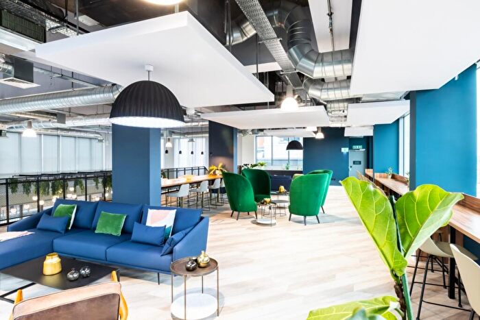 2 Bedroom Flat To Rent In Thames Quarter, Reading, RG1