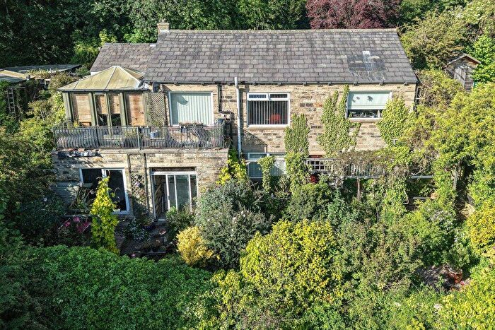 3 Bedroom Detached House For Sale In Glendale, Arbour Top, Farnhill, BD20