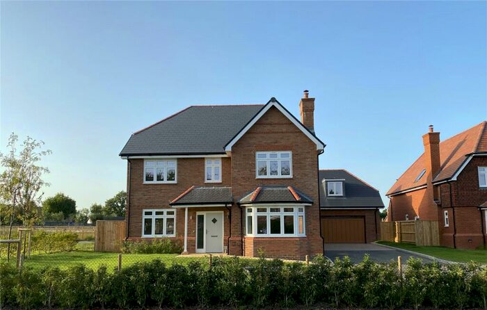 4 Bedroom Detached House For Sale In Hilltop House, Oakfields, Leckhampstead Road, Akeley, Buckingham, MK18