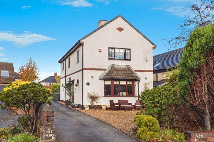 3 Bedroom Detached House For Sale In Halifax Road, Liversedge, WF15