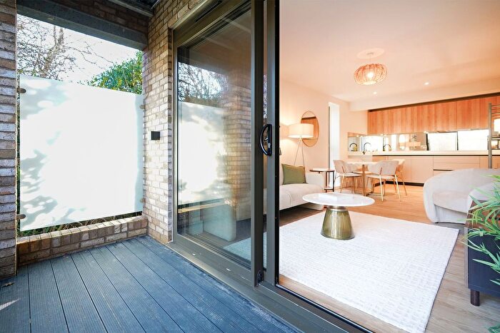 2 Bedroom Flat For Sale In Apt Lydgate Lane, Sheffield, S10