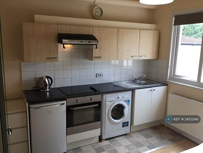 Studio To Rent In Newlyn Road, London, N17