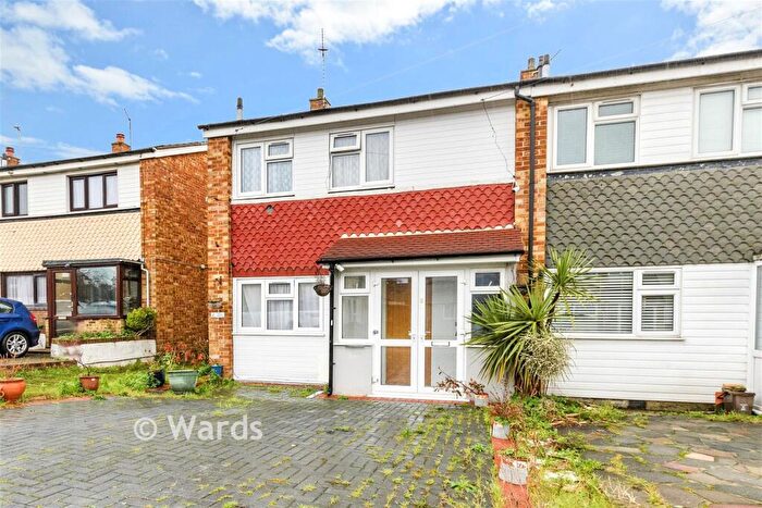 4 Bedroom End Of Terrace House For Sale In Dorothy Evans Close, Bexleyheath, Kent, DA7