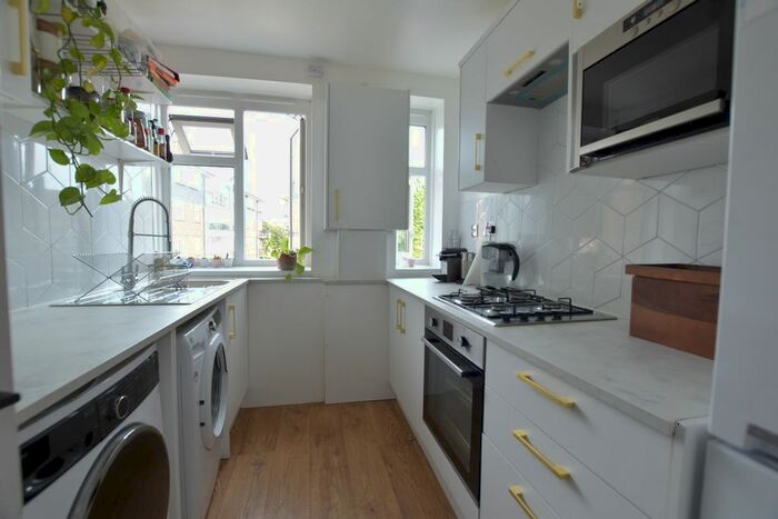 2 Bedroom Flat To Rent In Oak Lane, London, N2