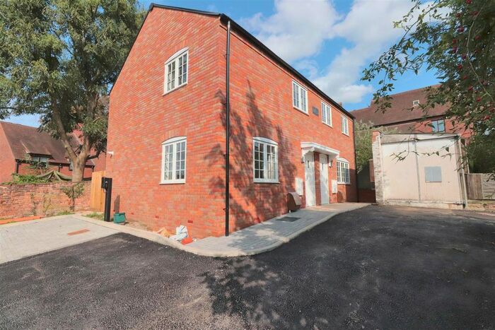 2 Bedroom Flat To Rent In Castle Street, Aylesbury, HP20