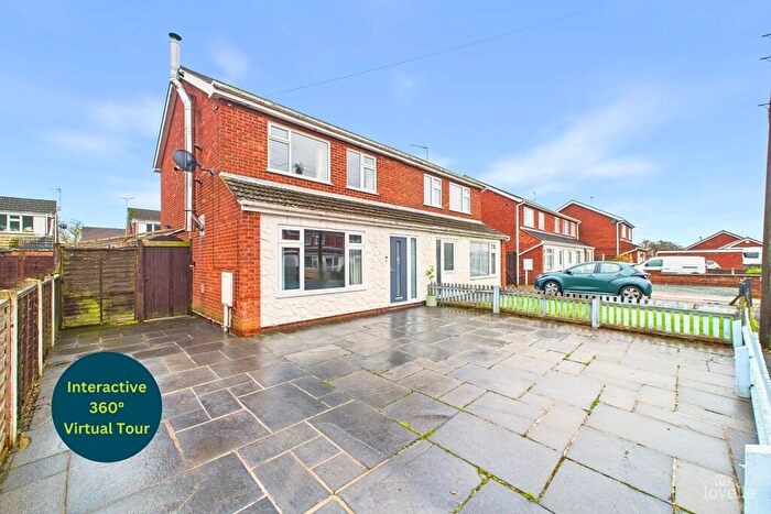 3 Bedroom Semi Detached House For Sale In Nursery Close, Barton-upon-Humber, North Lincolnshire, DN18