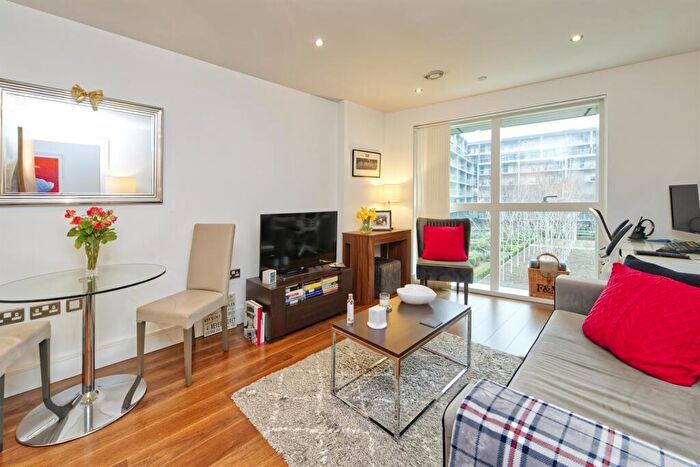 2 Bedroom Apartment To Rent In Duckman Tower, Lincoln Plaza, E14