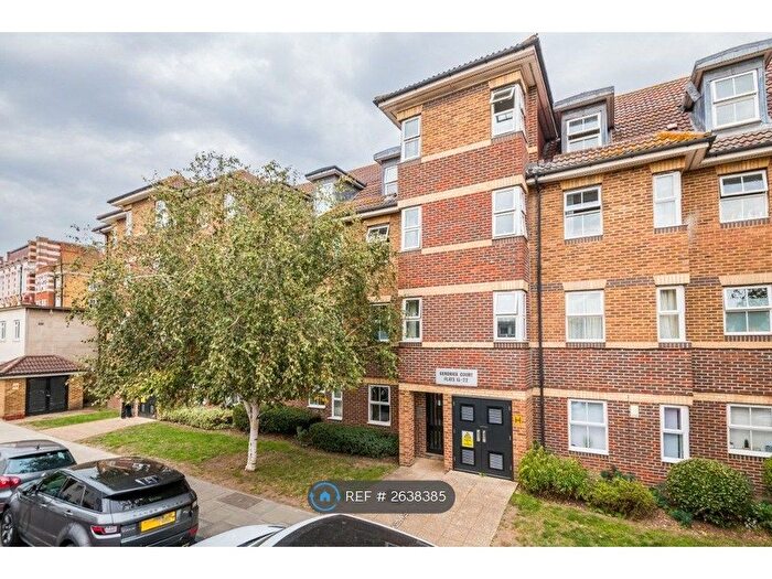 2 Bedroom Flat To Rent In Woods Road, Peckham, SE15