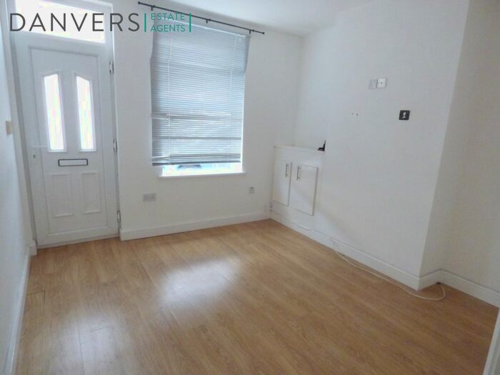 3 Bedroom End Of Terrace House To Rent In Vernon Road, Leicester, LE2