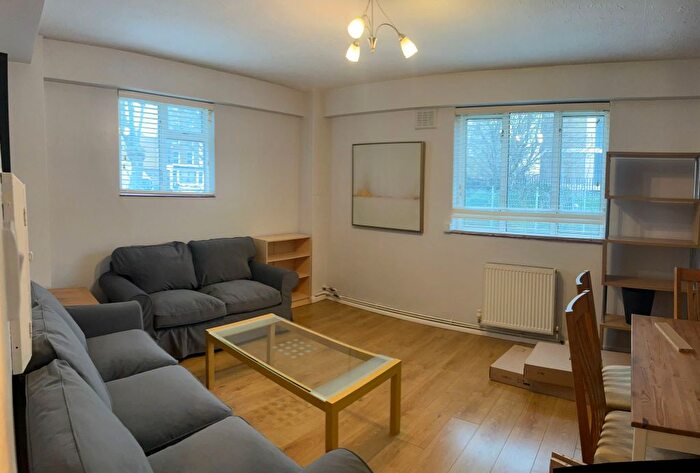 3 Bedroom Flat To Rent In Mile End Road, Whitechapel, E1