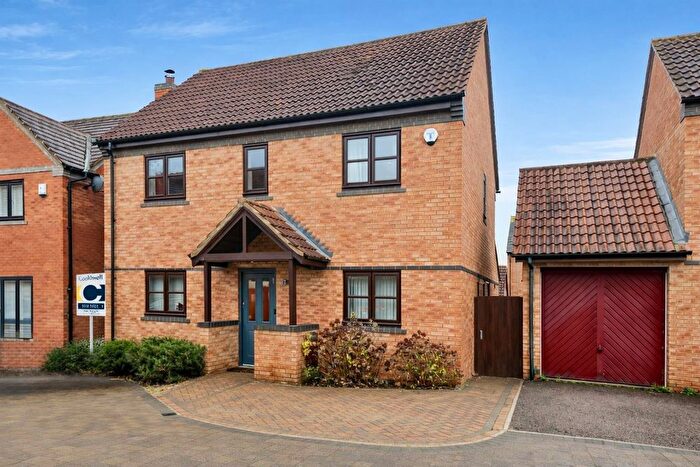 4 Bedroom Detached House For Sale In Gainsborough Close, Grange Farm, Milton Keynes, MK8