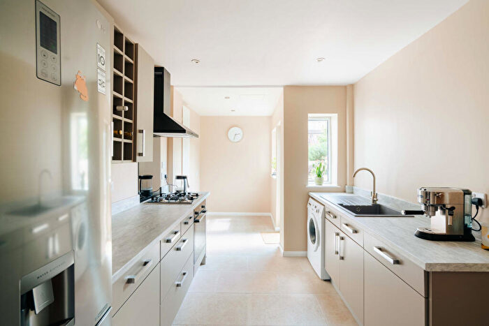 3 Bedroom Detached House For Sale In Hardenhuish Road, Brislington, Bristol, BS4