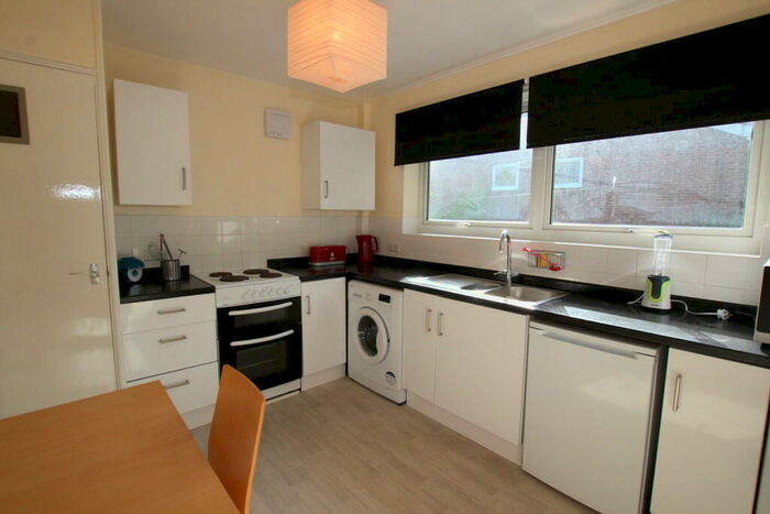 2 Bedroom Maisonette To Rent In High View Court, Magdala Road, NG3