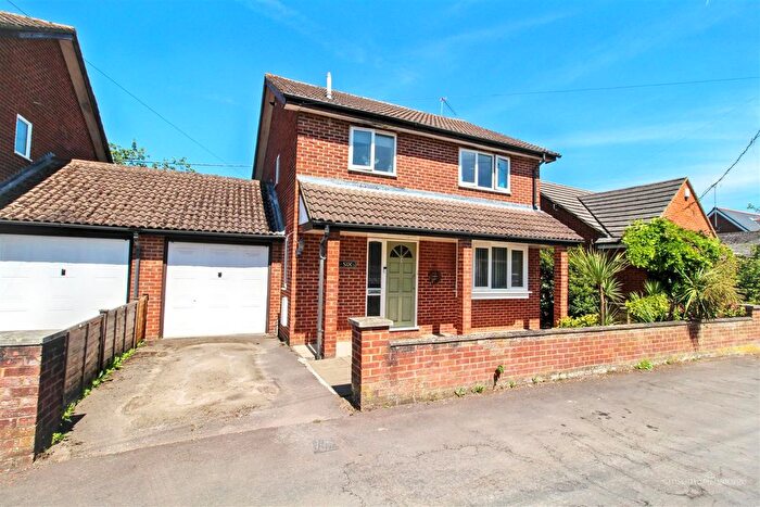 3 Bedroom Property For Sale In Oak Tree Walk, Purley On Thames, Reading, RG8