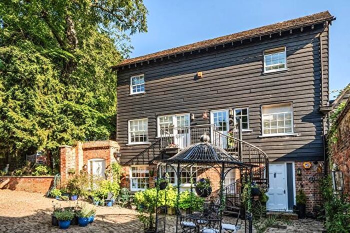 1 Bedroom Maisonette For Sale In Parsons Fee, Aylesbury, HP20