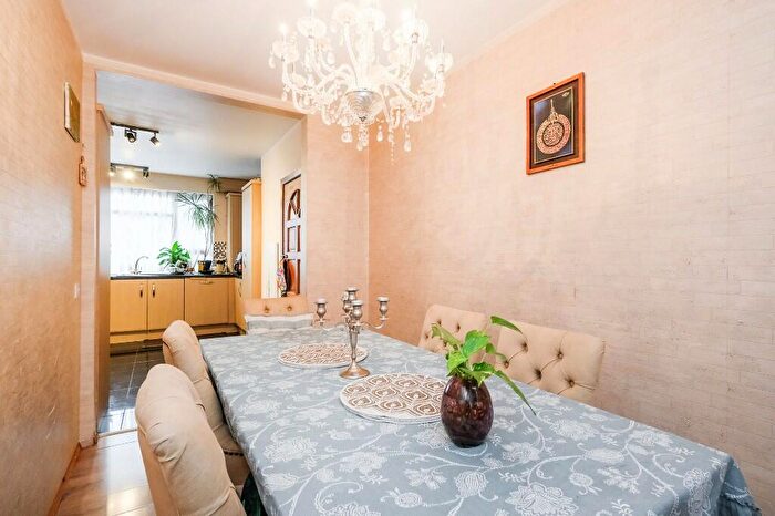 3 Bedroom Terraced House For Sale In Appleby Road, London, E16