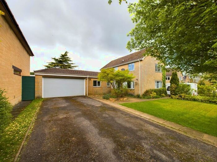 4 Bedroom Detached House For Sale In The Spinneys, Chipping Norton, OX7