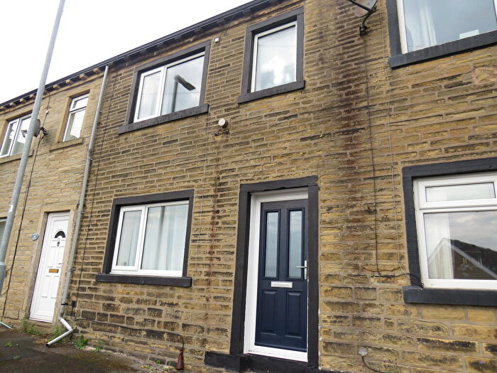 2 Bedroom House To Rent In Greens Square, Halifax, HX2