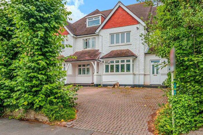 2 Bedroom Flat To Rent In Russell Hill, Purley, CR8