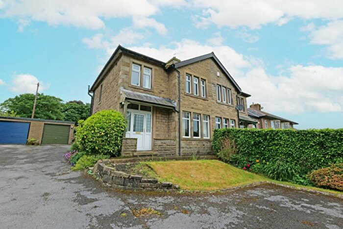 3 Bedroom Semi-Detached House For Sale In Gisburn Road, Barnoldswick, BB18