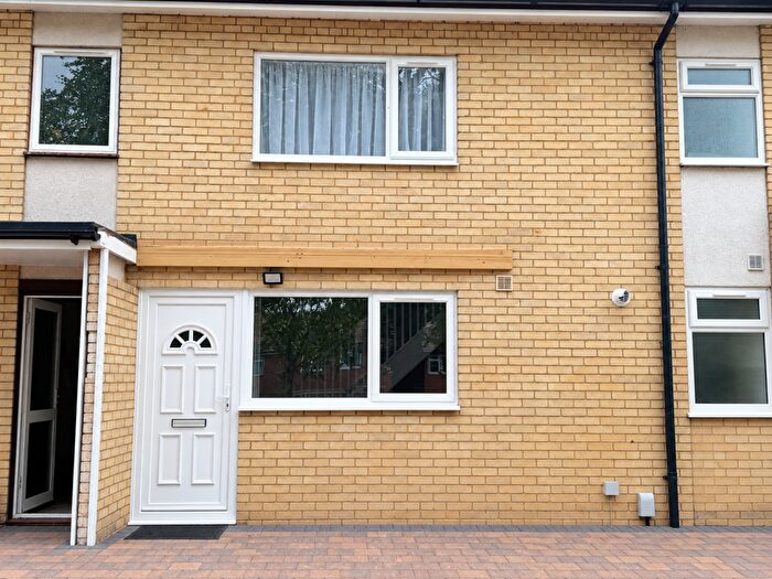 4 Bedroom Terraced House To Rent In Willow Way, Hatfield, AL10