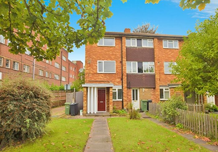 3 Bedroom Flat To Rent In Herne Hill Herne Hill, SE24