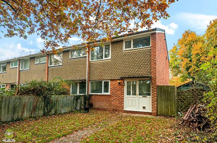 3 Bedroom End Terrace House For Sale In Brookside Walk, Tadley, Hampshire, RG26