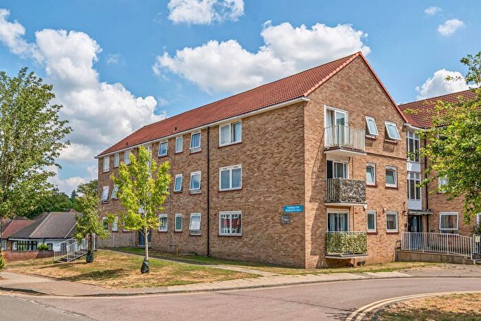 2 Bedroom Apartment For Sale In Links Side, Enfield, EN2