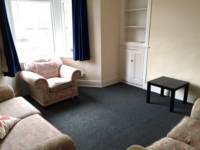 3 Bedroom Flat To Rent In Longcross Street, Adamsdown, CF24