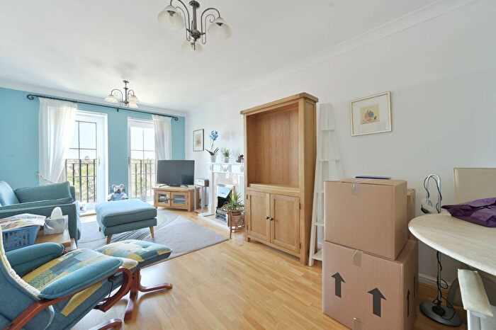 2 Bedroom Flat To Rent In Pembroke Road, Ruislip, HA4