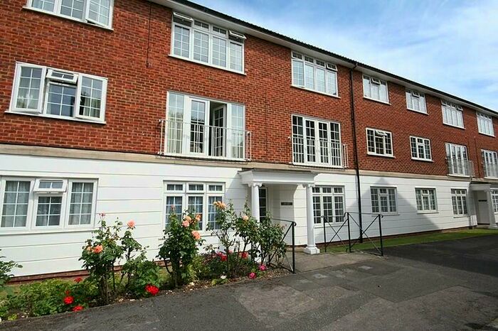 2 Bedroom Apartment To Rent In Lammas Court, Windsor, Berkshire, SL4