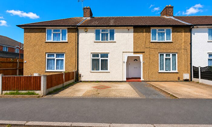 3 Bedroom Terraced House For Sale In Hewett Road, Dagenham, RM8
