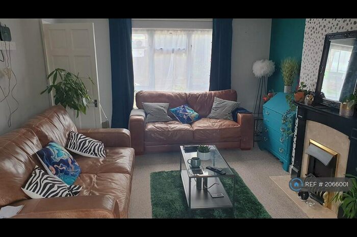 3 Bedroom Terraced House To Rent In College Road, Trowbridge, BA14