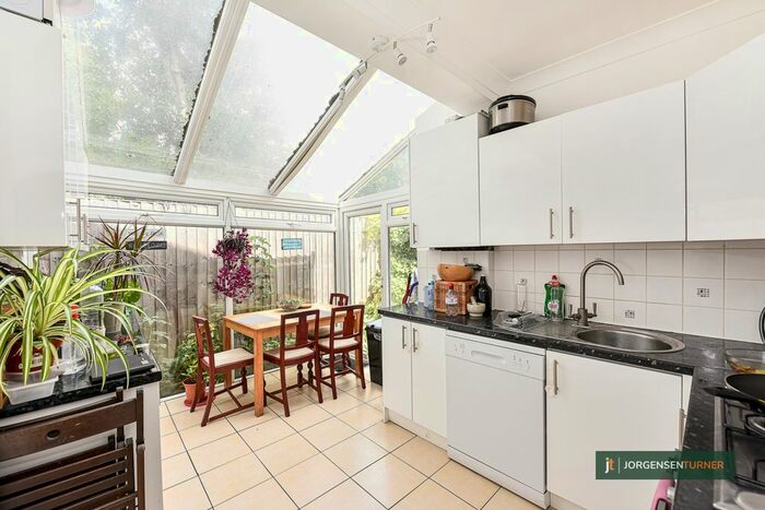 3 Bedroom Maisonette To Rent In Dunraven Road, London, W12