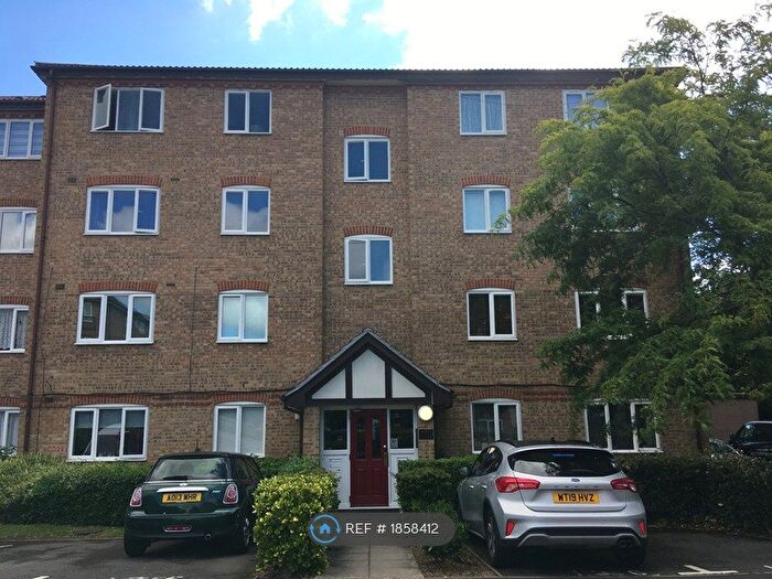 2 Bedroom Flat To Rent In Varsity Drive, Twickenham, TW1