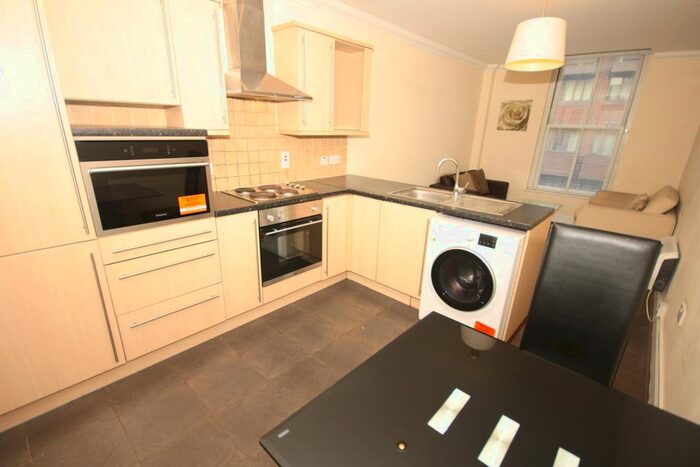 2 Bedroom Flat To Rent In - Earls Court Road, London, SW5