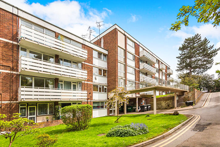 2 Bedroom Apartment To Rent In Petworth Court, Bath Road, RG1