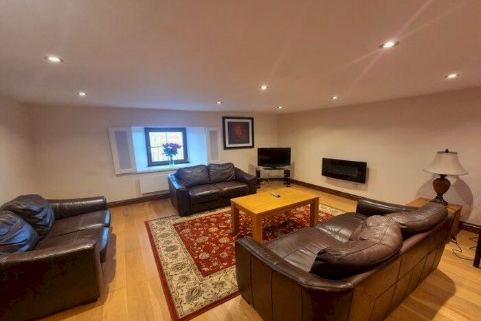 2 Bedroom Flat To Rent In Heol Llansaint, Kidwelly, SA17