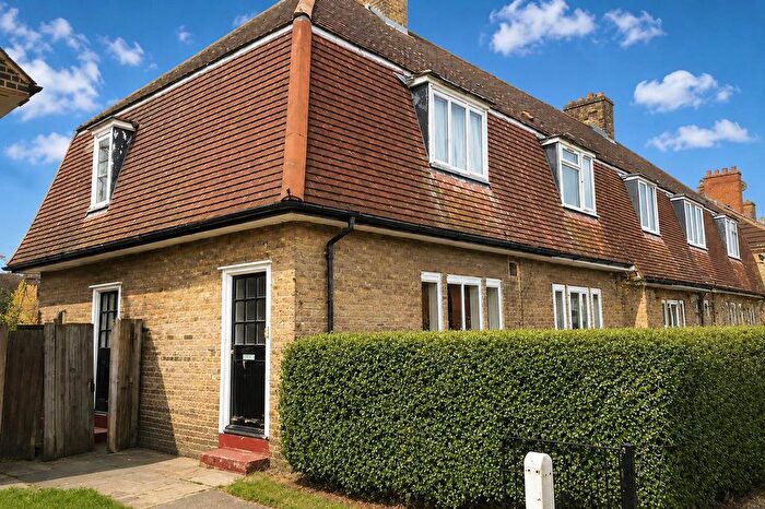 Studio To Rent In Knapmill Road, London, SE6