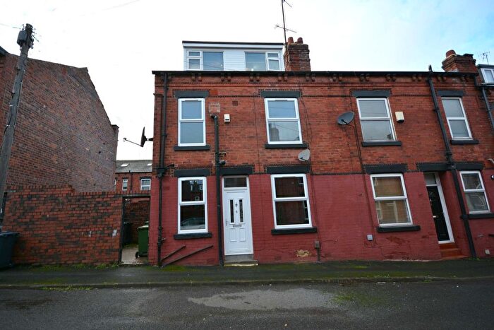2 Bedroom End Terrace House For Sale In Lytham Grove, Leeds, West Yorkshire, LS12
