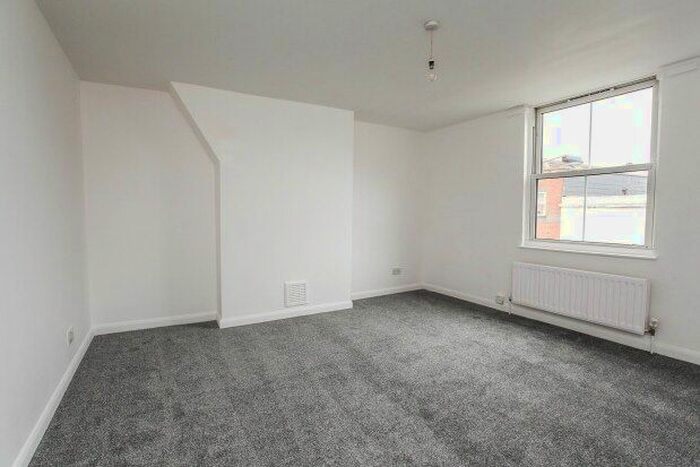 2 Bedroom Flat To Rent In Peckham Park Road, London, SE15