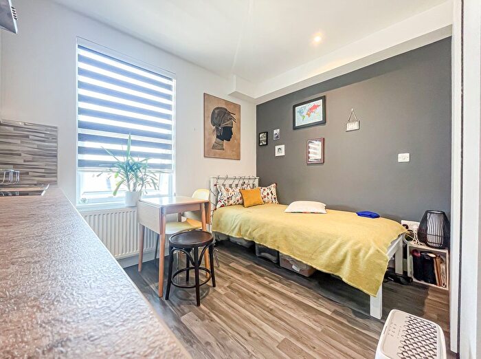 Studio To Rent In Stamford Hill, London, N16