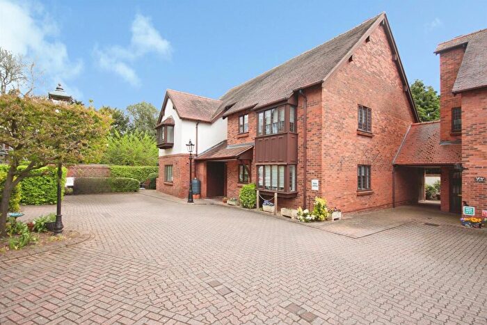 2 Bedroom Retirement Property For Sale In Castle Gate Mews, Warwick, CV34